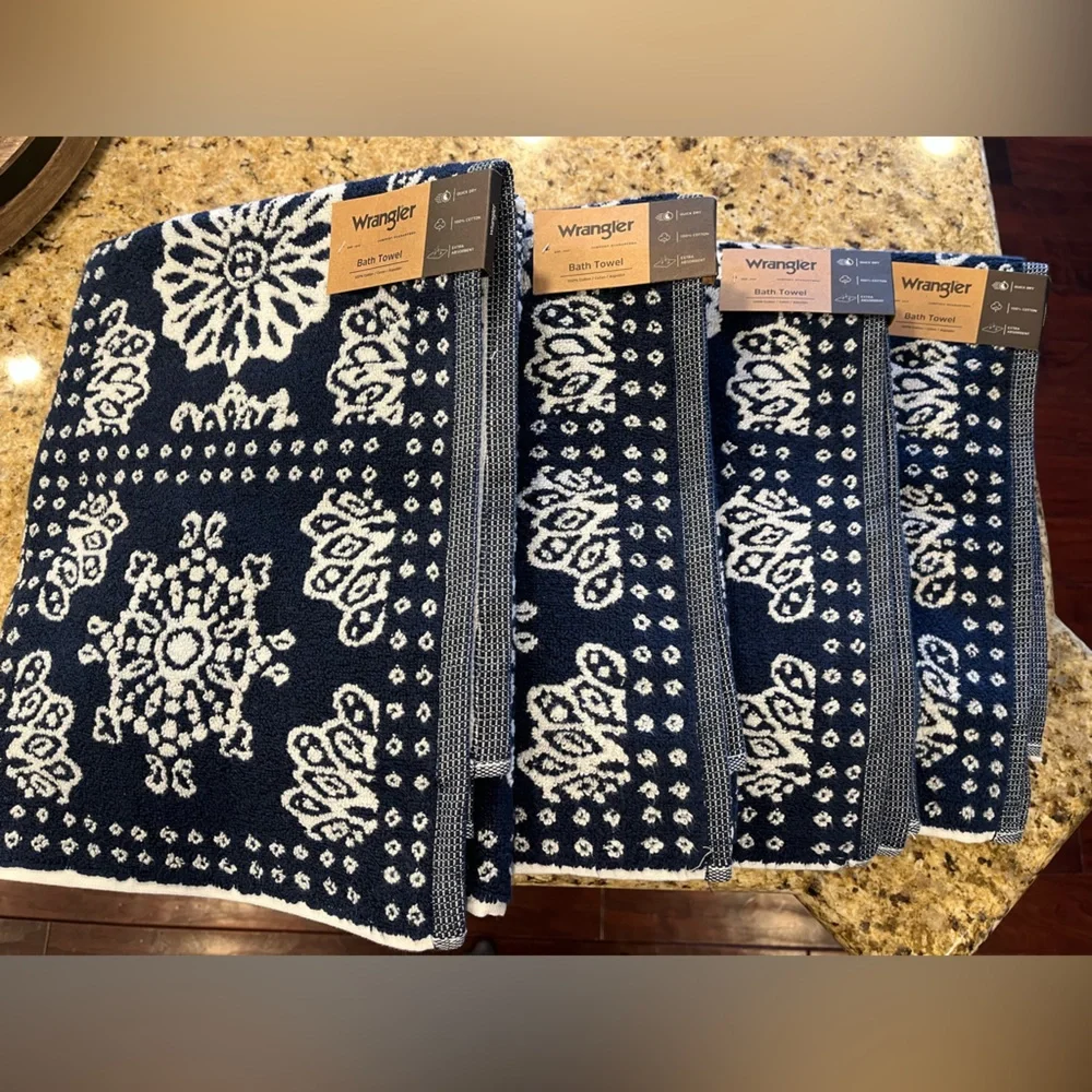 Set of 4 Wrangler Navy and White Bath Towel Set